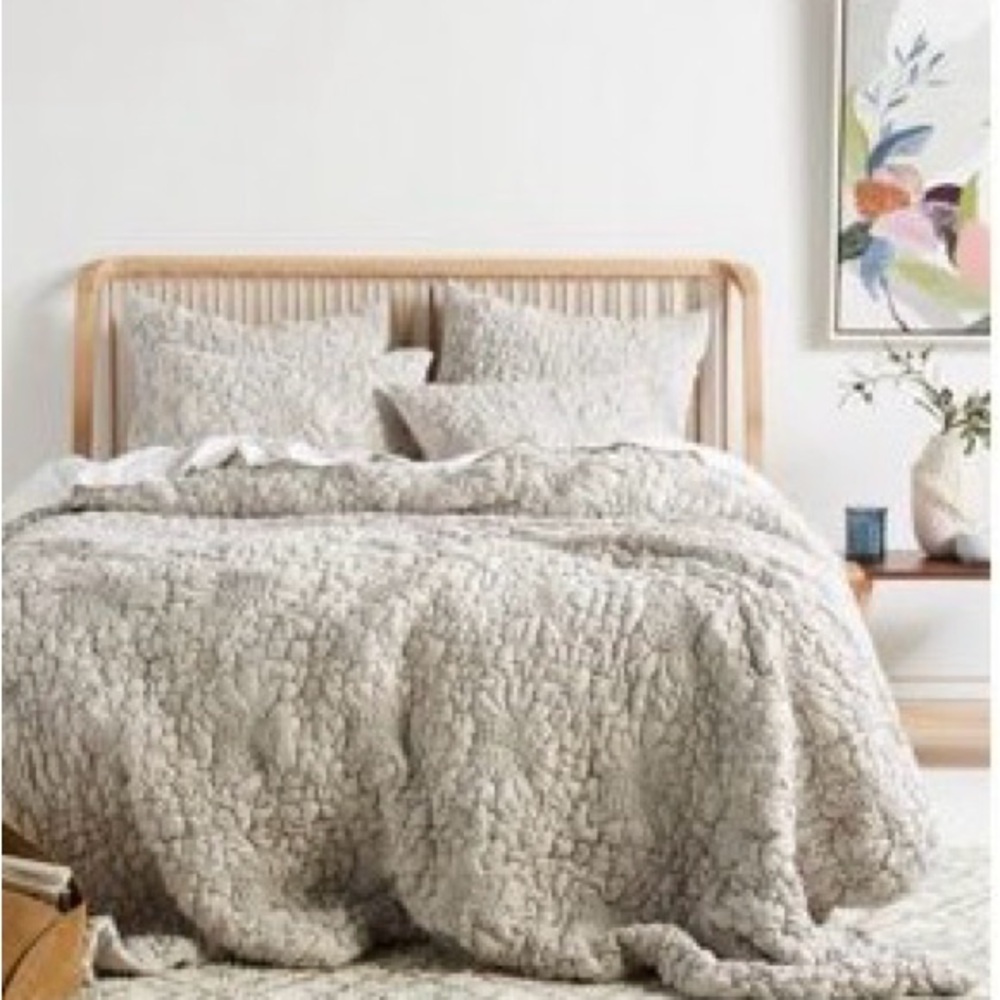 Anthropologie Textured Piazza Quilt King Size Grey
